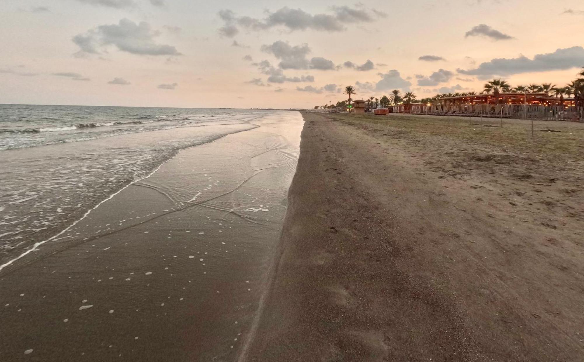 Modern Apartment Near Mckenzie Beach Larnaca Bagian luar foto