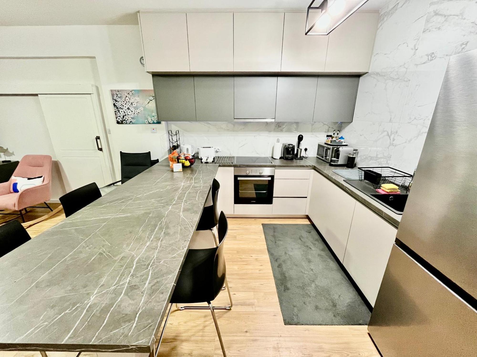Modern Apartment Near Mckenzie Beach Larnaca Bagian luar foto