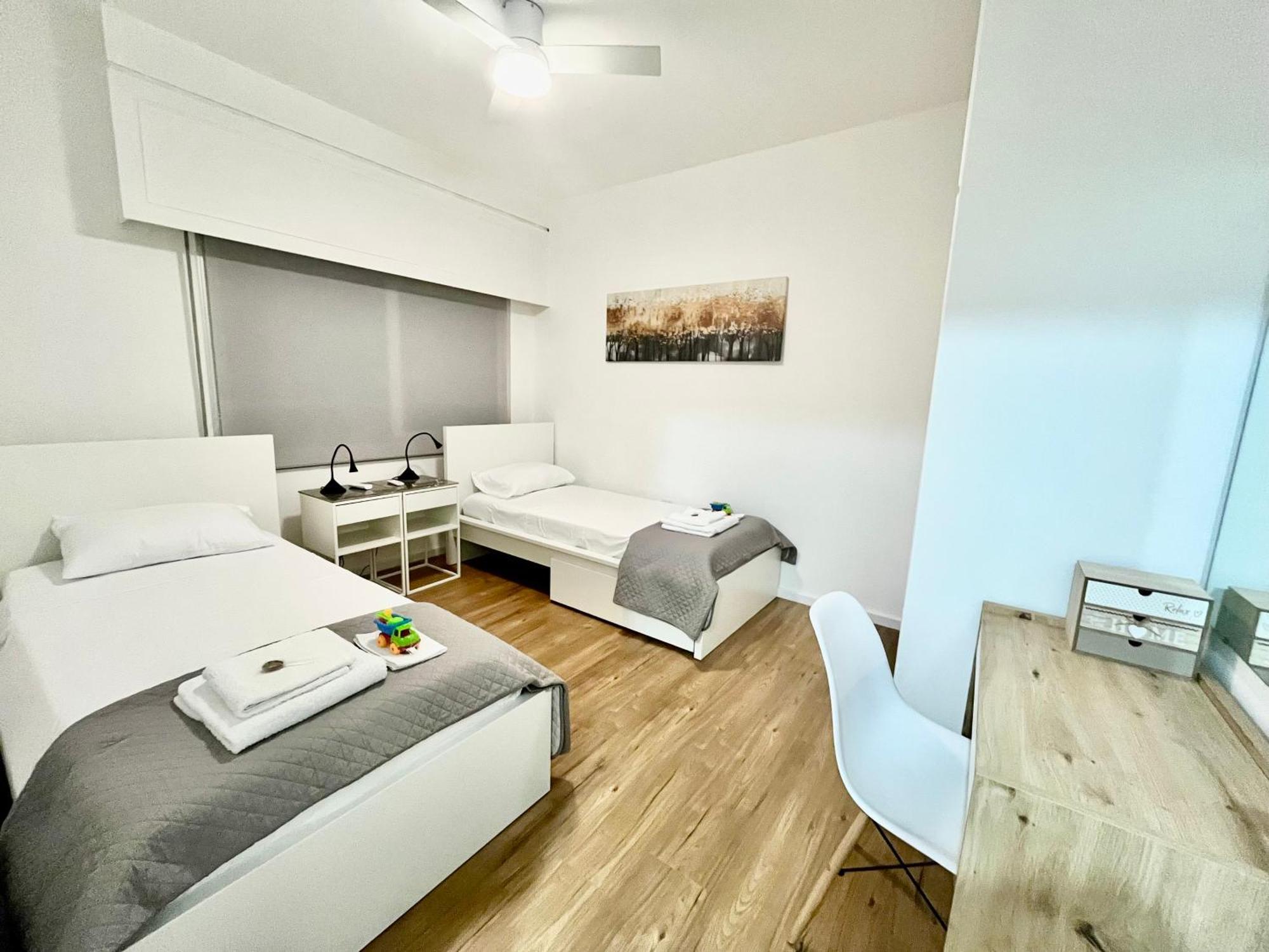 Modern Apartment Near Mckenzie Beach Larnaca Bagian luar foto